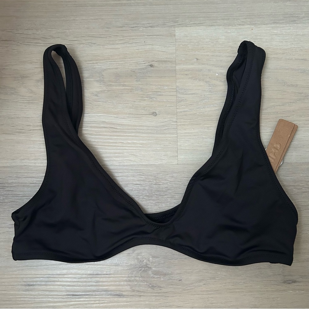 Skims Signature Swim Plunge Triangle Top size Medium in Onyx